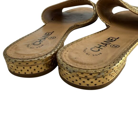 Chanel Gold Laminated Lambskin CC Logo Slide Sandals Mules Size 40 - Picture 6 of 11